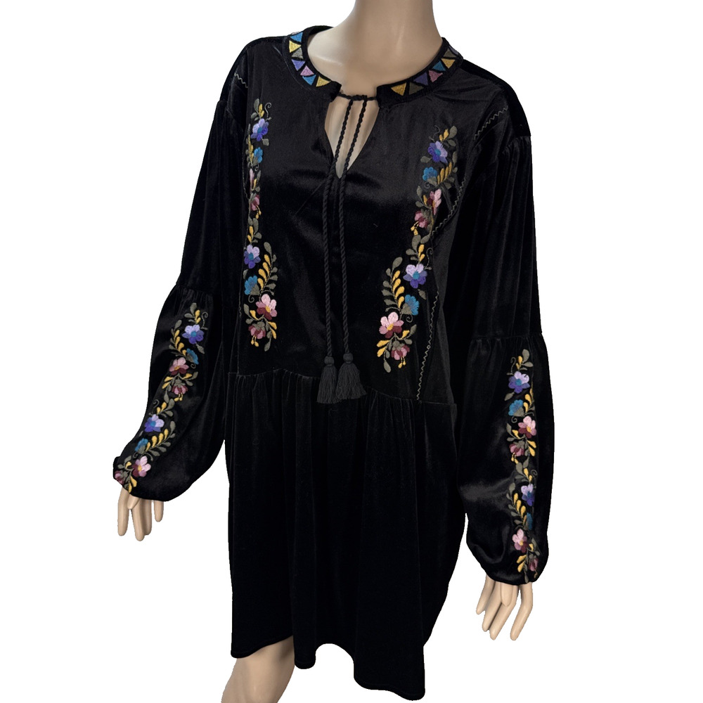 The Pyramid Collection Embroidered Black Velvet Peasant Dress Size 3X Boho